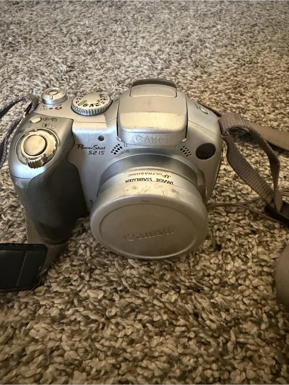 Canon Silver PowerShot S2 IS Digital Camera with Pop-Up Flash